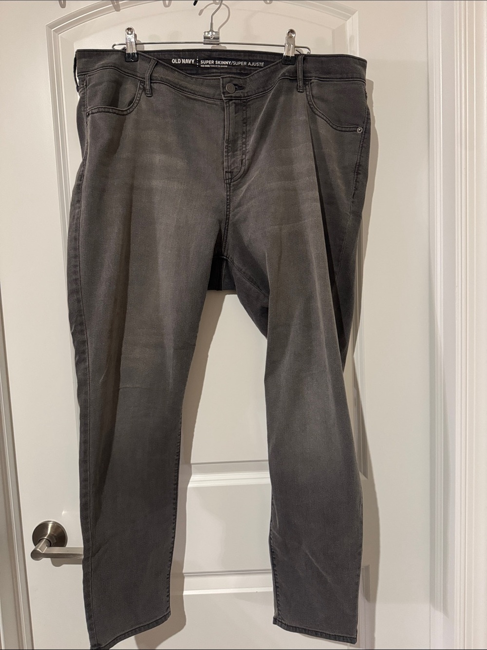 Old Navy Women’s Skinny Jeans in Washed Gray